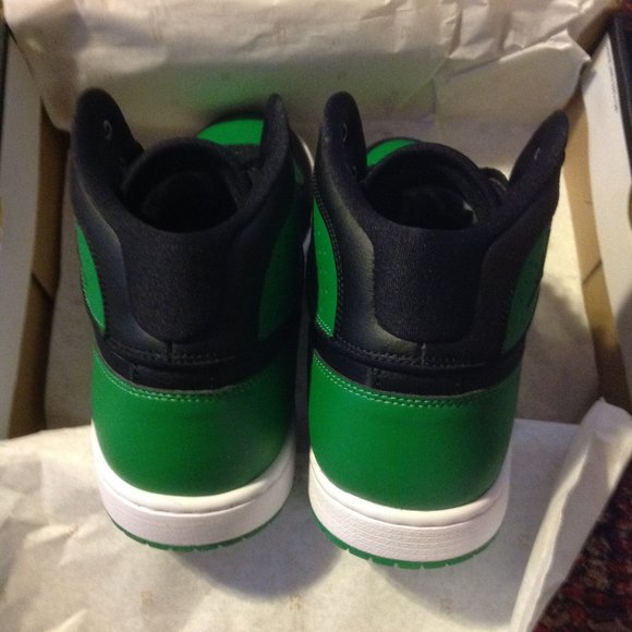 Athletic_Shoes